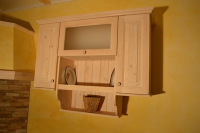 Kuhinjsko pohištvo iz oljenega smrekovega lesa