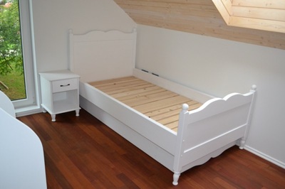 Masivna otroška postelja po meri