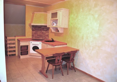 Kuhinja z jedilnico iz smrekovega lesa