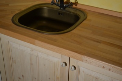 Kuhinjski pult iz masivnega lesa po meri